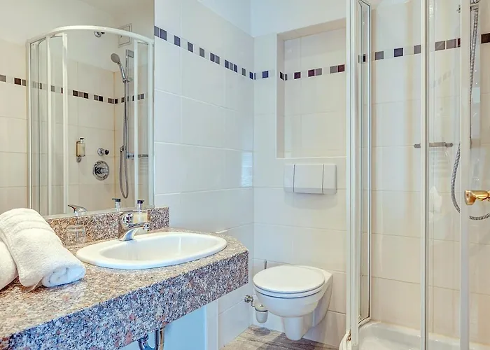 Komforthotel Kaiserhof 3* كلبرا